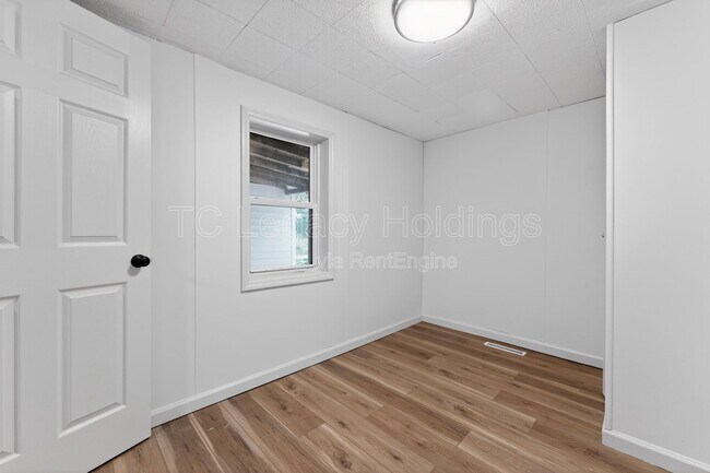 Building Photo - 192 Fairmor Dr