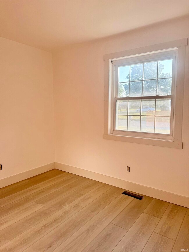 Building Photo - 404 S Hickory Dr