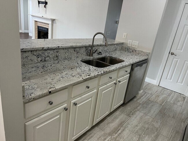 Building Photo - 1945 Tara Ct