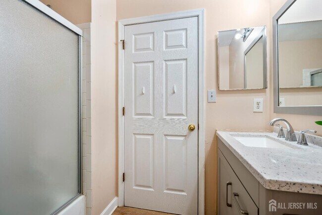 Building Photo - 11 Windsong Cir