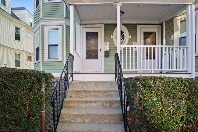 Building Photo - 49 Fayston St