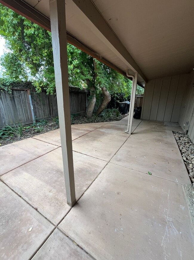 Building Photo - 4 Bedroom 2 Bath Home in Old Davis Near Campus