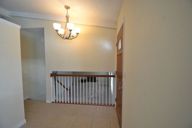 Building Photo - 4 Bed 3 Bath w/AC - Coming Soon! - MileSto...
