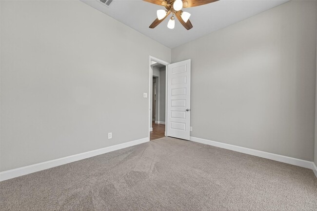Building Photo - 15330 Legacy Pk Wy