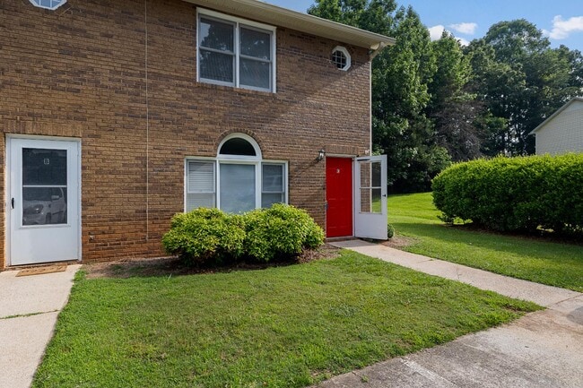 Building Photo - 4071 Hidden Hollow Dr