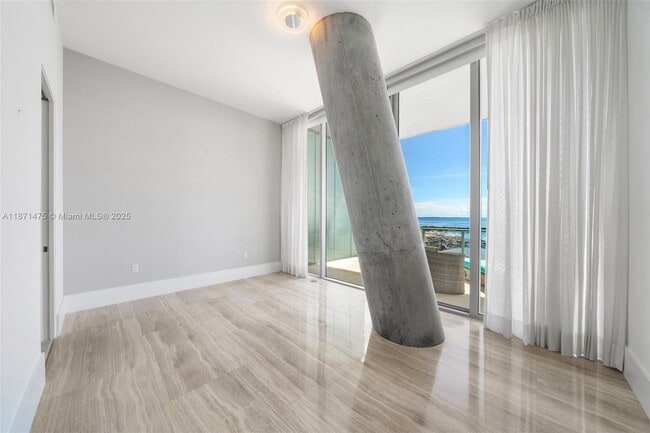 Building Photo - 2675 S Bayshore Dr