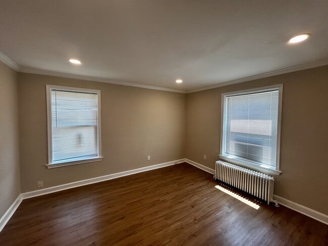 Primary Photo - 2833 28th St SE