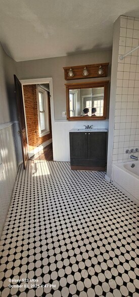 Primary Photo - 424 S 5th St