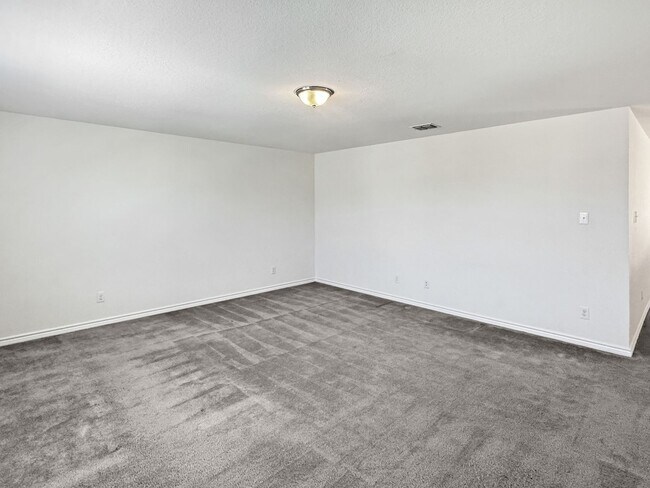 Building Photo - New Braunfels gem