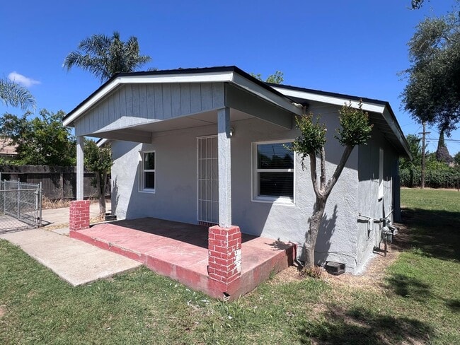 Building Photo - 230 W Pinedale Ave