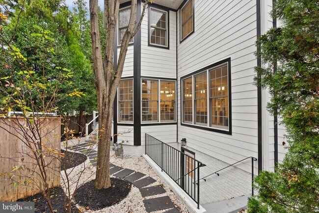 Building Photo - 3336 Jones Bridge Ct