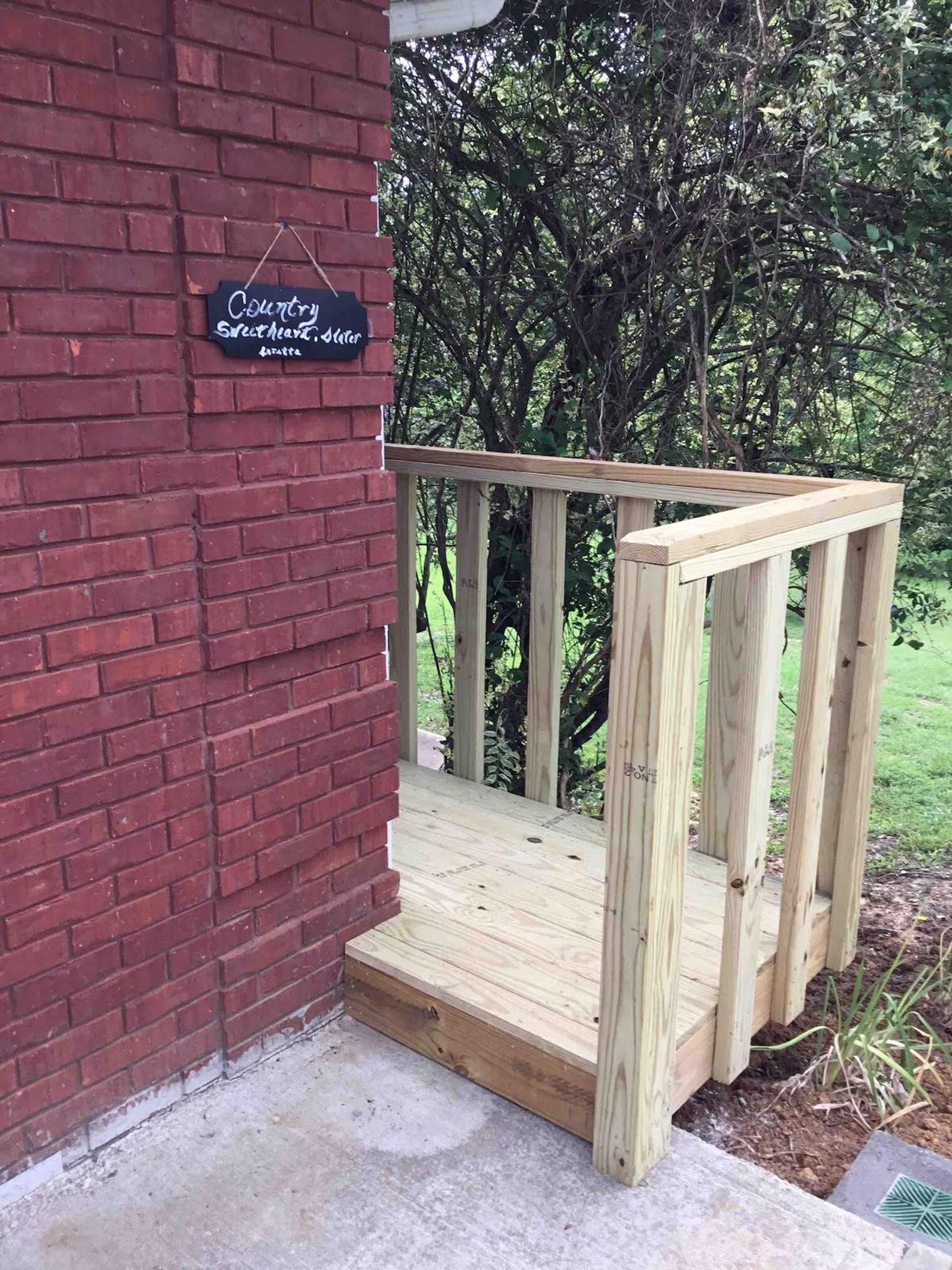 Building Photo - 176 Schools Dr