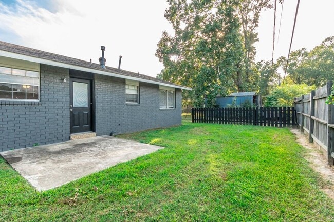 Building Photo - 19 E Laramie Dr