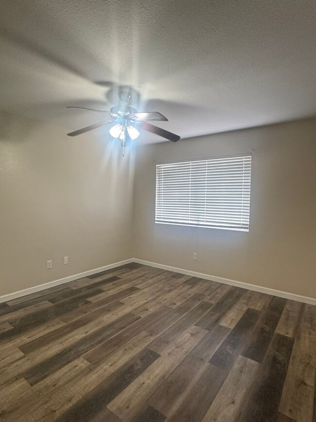 Building Photo - Remodeled Ground Floor 2 Bed Condo Ready for Move In