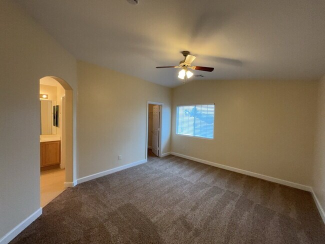 Building Photo - HOLIDAY SPECIAL! SIGN YOUR LEASE BY 12.31.25 AND RECEIVE THE FIRST 2 WEEKS RENT FREE!! This beaut...