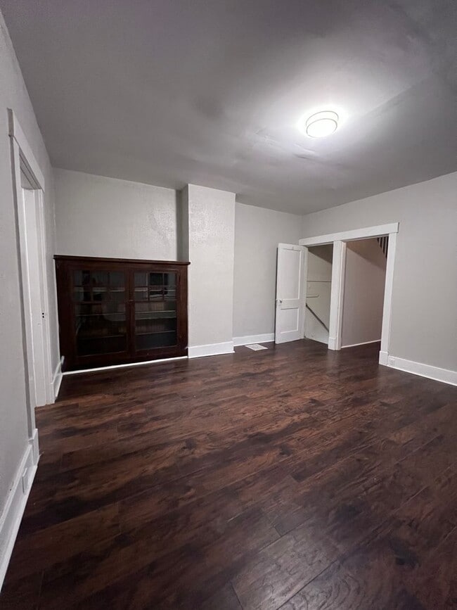 Building Photo - Updated 2BR Townhouse now showing!