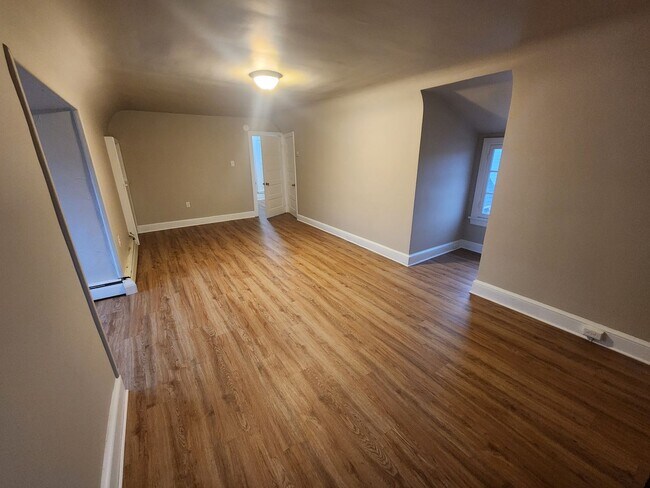 Building Photo - 651 Lincoln Way W