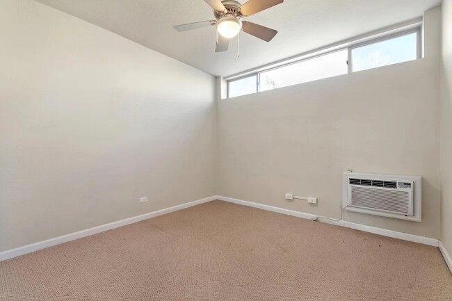 Building Photo - Lovely condo in the heart of Mayfair!