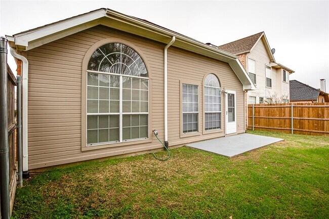 Building Photo - 923 Golden Grove Dr
