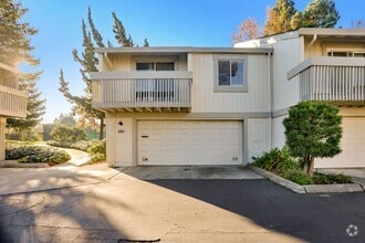 Building Photo - End Unit 2 Bed, 2 Bath Townhouse with Atta...