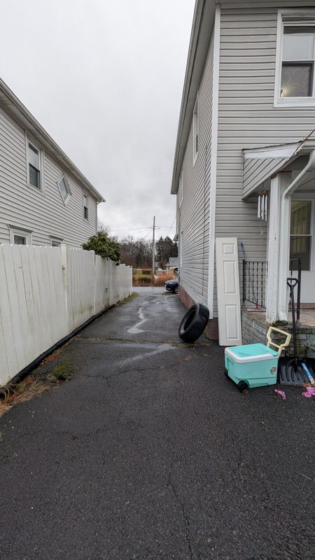 Building Photo - 20 1/2 Rock St