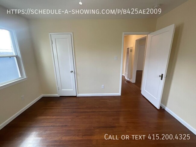 Building Photo - 962 Hall St