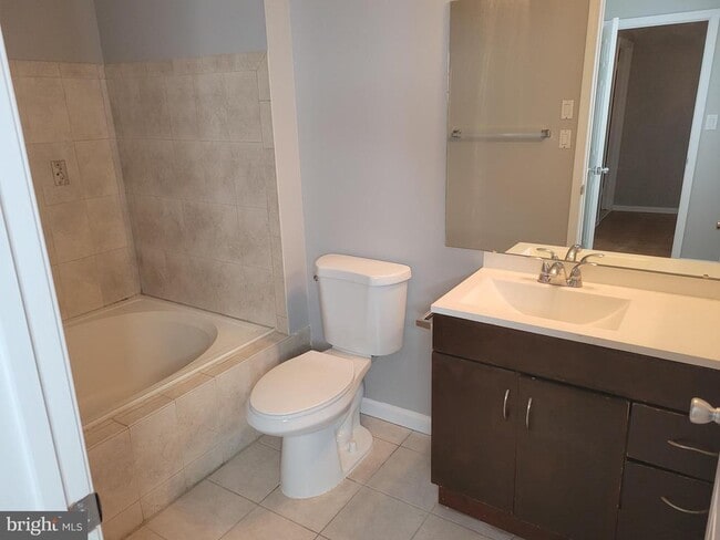 Building Photo - 2904 Saxony Dr