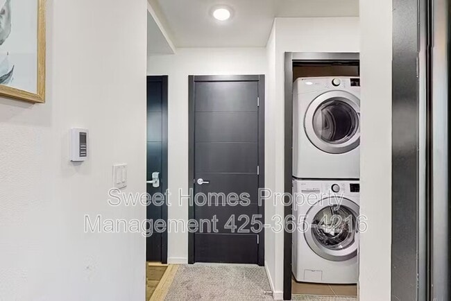 Building Photo - 9219 Linden Ave N