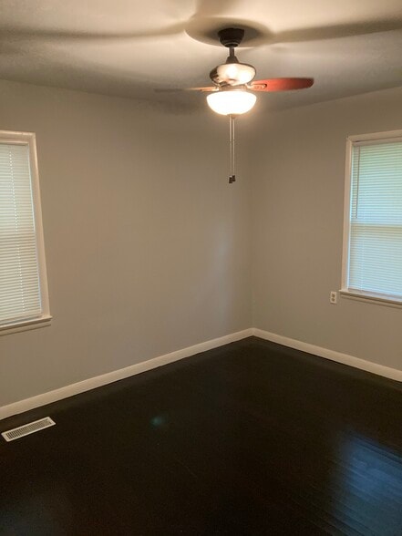 Building Photo - 1201 Avenue C SE