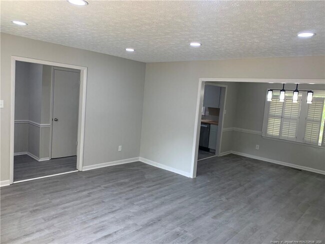 Building Photo - 412 Nottingham Dr