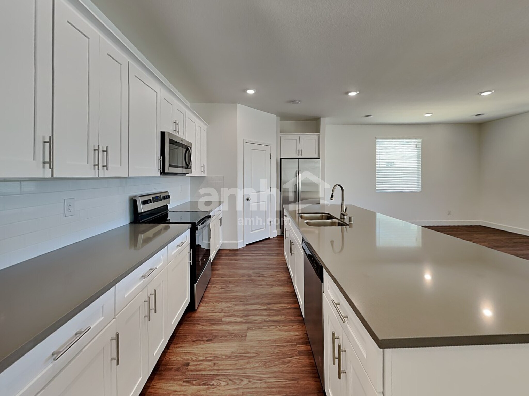 Building Photo - 10132 W Oleta Ave