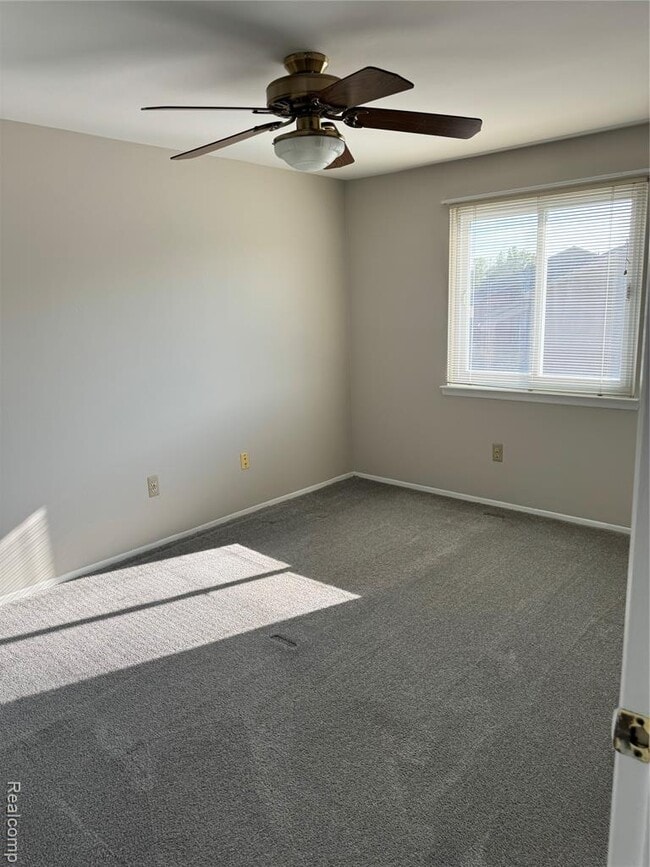 Building Photo - 36311 Park Pl Dr