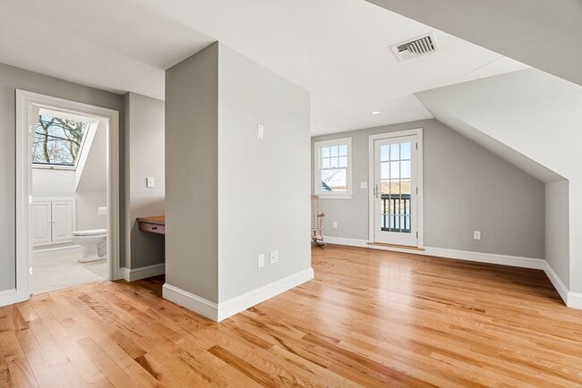 Building Photo - 30R Harbor St