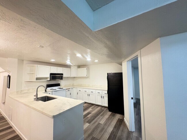 Building Photo - 1026 N 1100 W