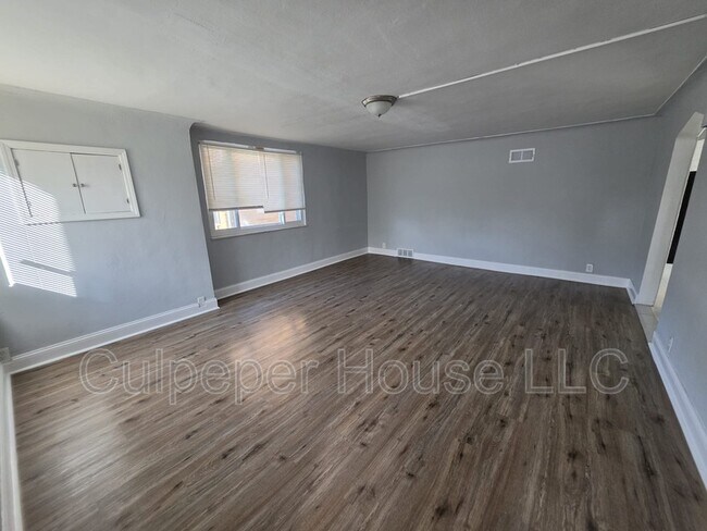 Building Photo - 2207 W Laskey Rd