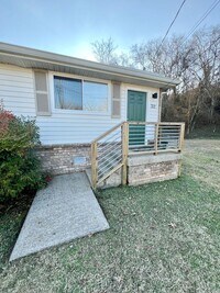 Building Photo - 2 Bed 1 Bath in East Nashville by Shelby $1525/mo