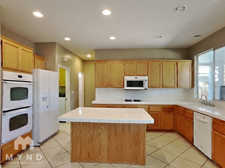 Building Photo - 2728 La Porte Ct