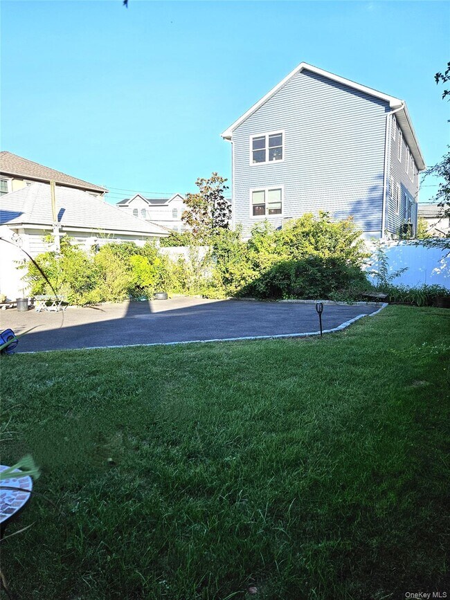 Building Photo - 56 4th Ave