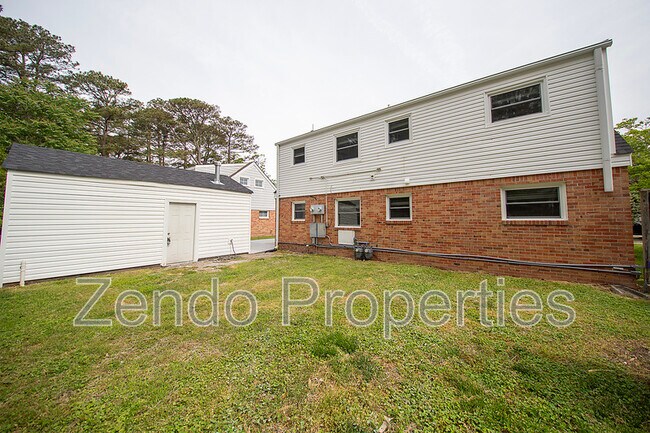 Building Photo - 1733 Parkview Ave