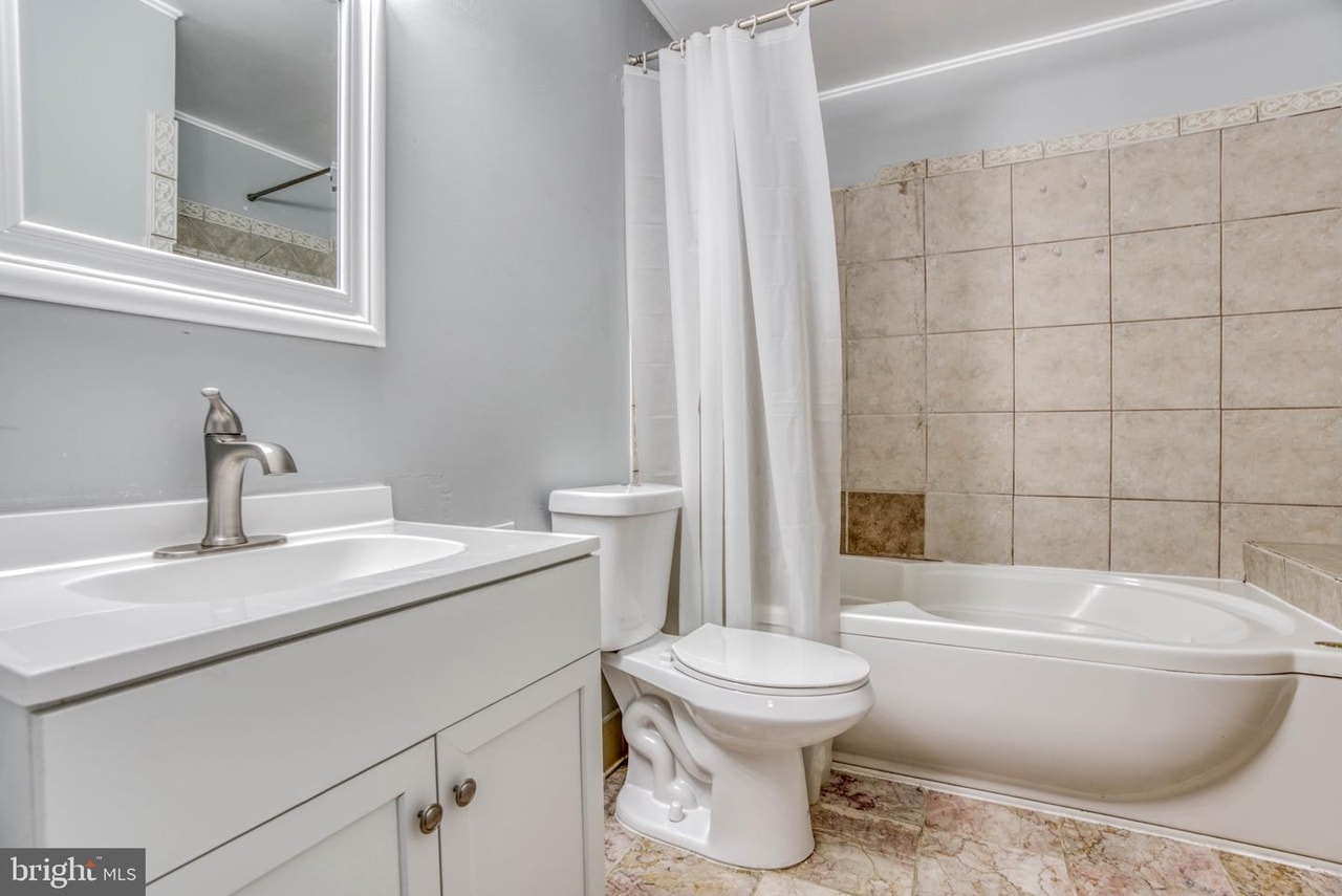 Building Photo - 9909 Maidbrook Rd