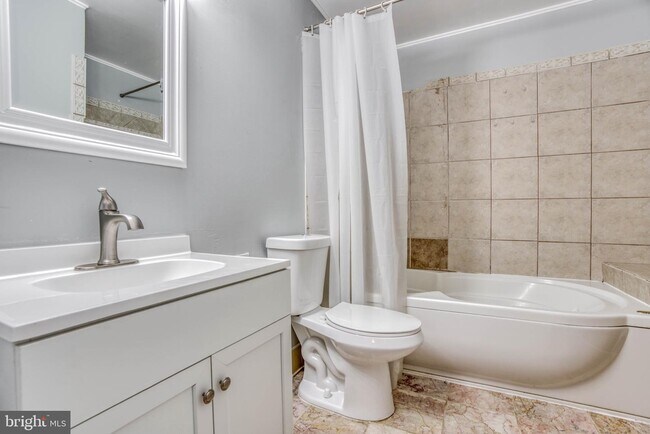 Building Photo - 9909 Maidbrook Rd