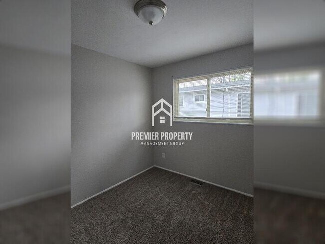 Building Photo - 670 Charvel Dr
