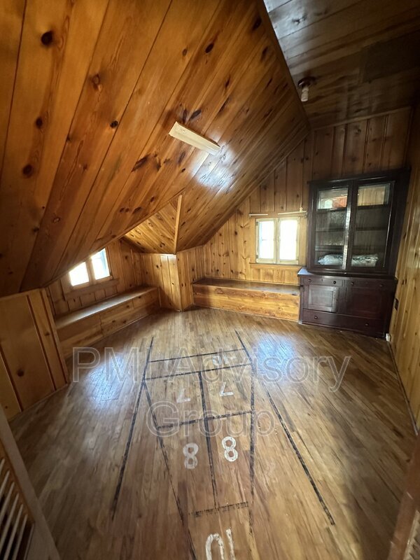 Building Photo - 827 SW Topeka Blvd