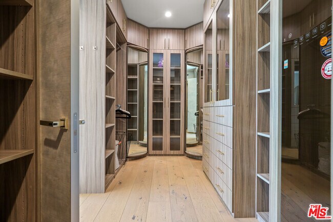 Building Photo - 13812 Cumpston St