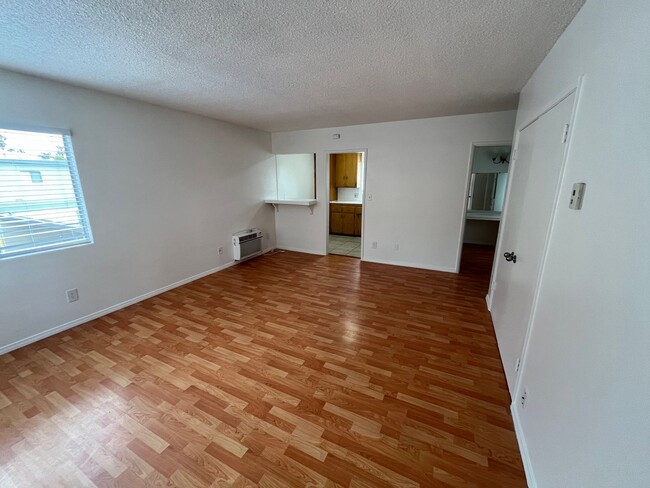 Primary Photo - 6600 Whitsett Ave