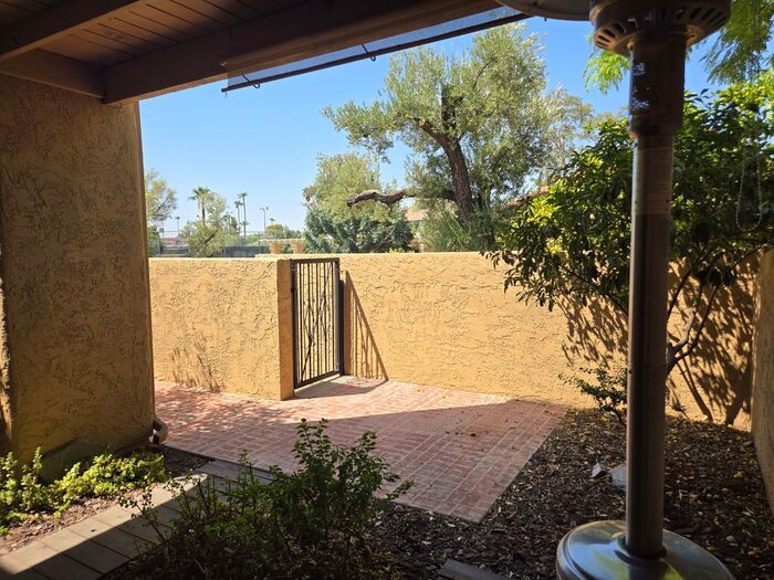 Building Photo - 8422 N Central Ave