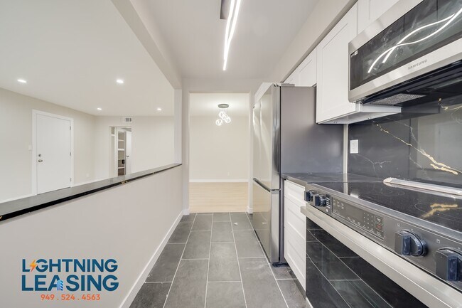 Building Photo - 1035 Hayworth Ave