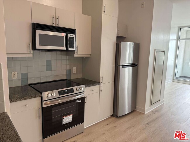 Building Photo - 3810 Wilshire Blvd