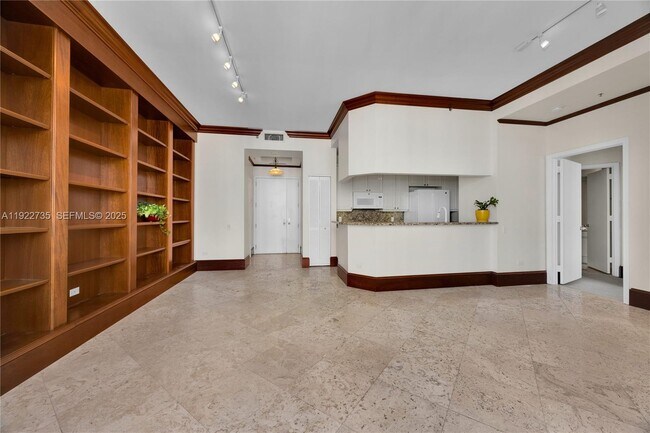 Building Photo - 808 Brickell Key Dr
