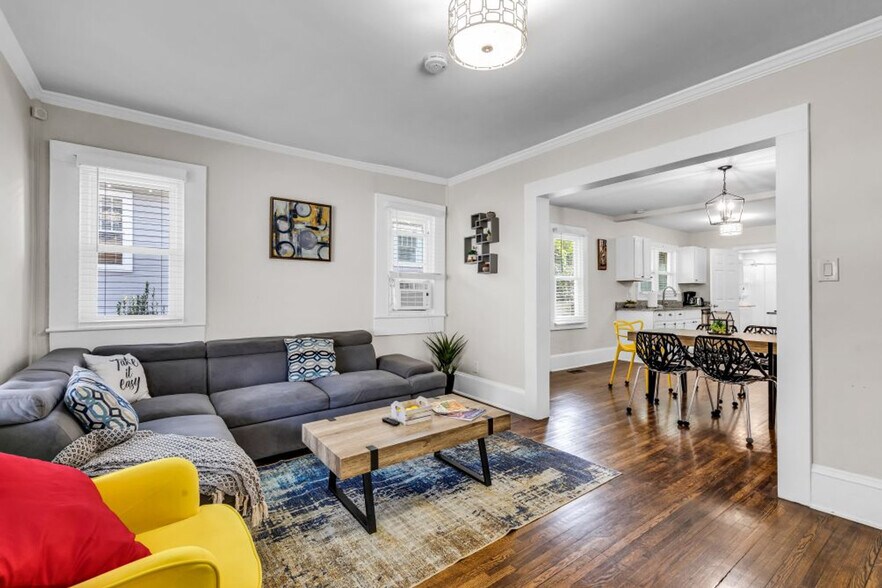 Building Photo - 820 Parkwood Ave